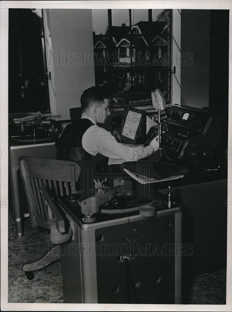 1938 Press Photo WBOE Station in Cleveland bring Education to 5000 Students - Historic Images