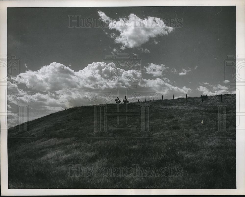 1959 Press Photo Horseback riding in wide open spaces at Denver Colorado - Historic Images