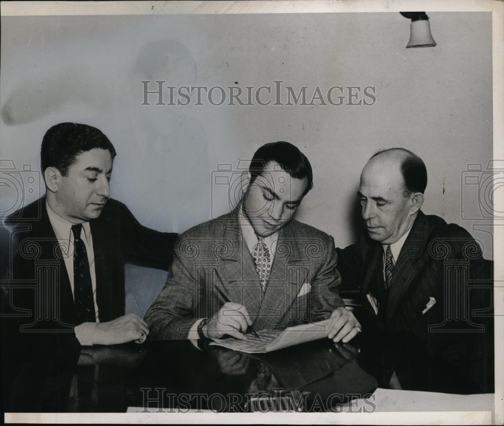 1936 Press Photo Barney Ross & Charlie Lucas boxing promoter & Jack Weber - Historic Images