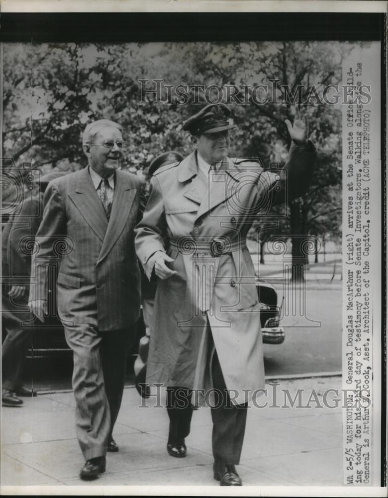 1951 Press Photo General Douglas MacArthur  & Art Cook Asst Architect of Capitol - Historic Images