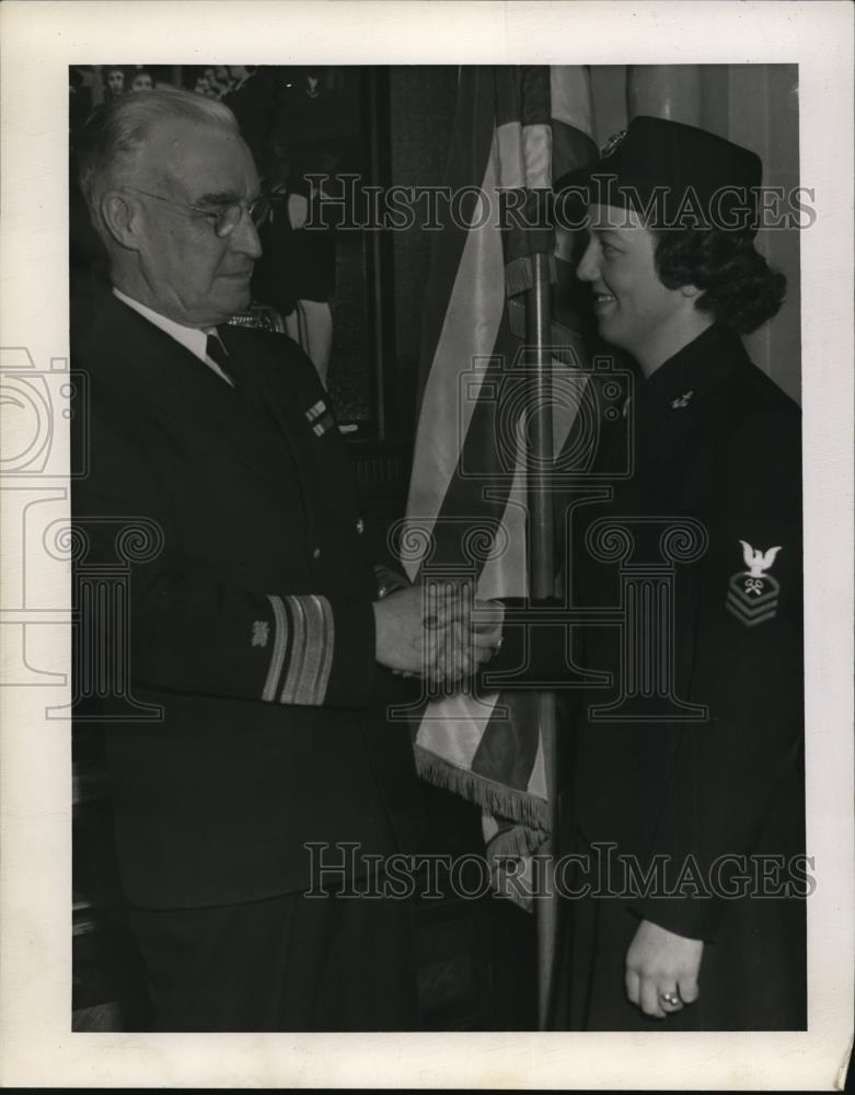 1944 Press Photo Rear Admiral FE McMillan &amp; WAVE Evelyne Seiler - Historic Images