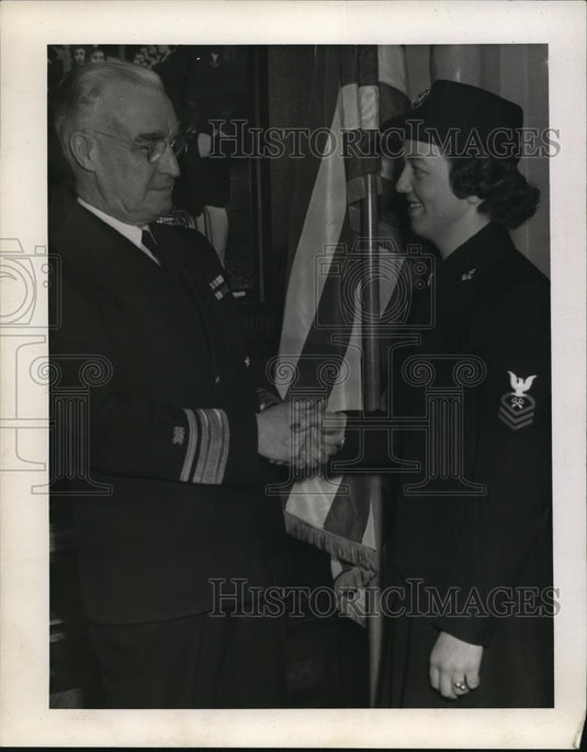 1944 Press Photo Rear Admiral FE McMillan & WAVE Evelyne Seiler - Historic Images