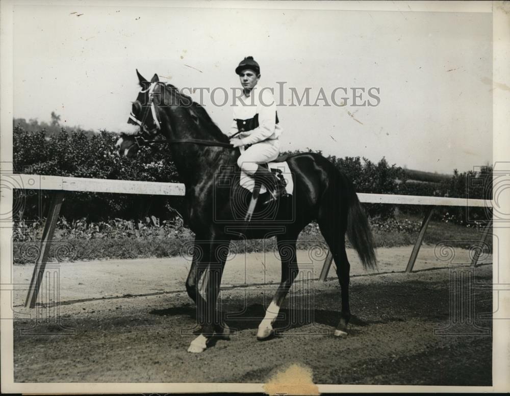1931 Press Photo Jockey Renton on Sunvir at Belmont Park in NY - Historic Images