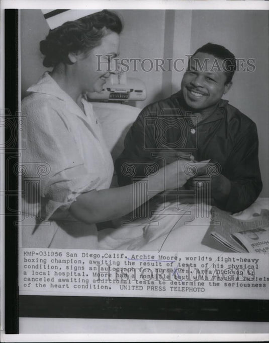 1955 Press Photo Boxer Archie Moore autograph for Anna Dickson in San Diego CA - Historic Images