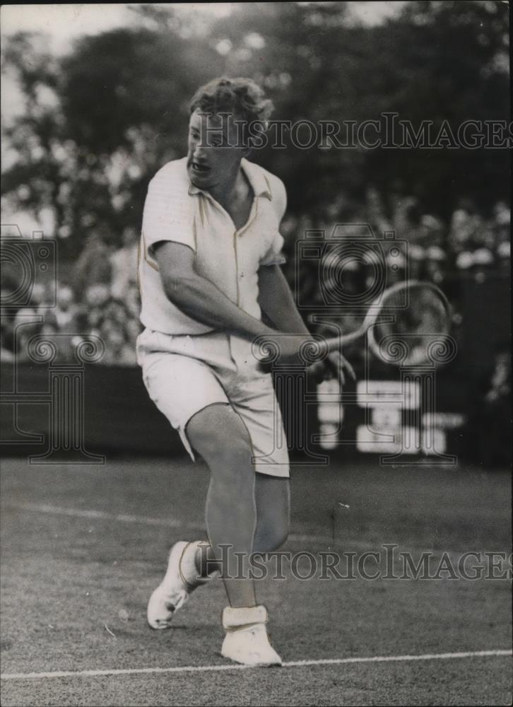 1936 Press Photo K Schroeder vs Rogers  in Davis Cup tennis at Wimbledon - Historic Images