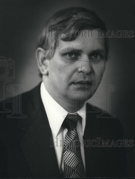 1966 Press Photo Edward Conlin Director of Communications of Eaton Corp - Historic Images