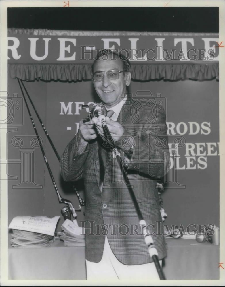 1978 Press Photo Nunzio Genevese Inventor Eyeless Fishing Rod - cvp12661 - Historic Images