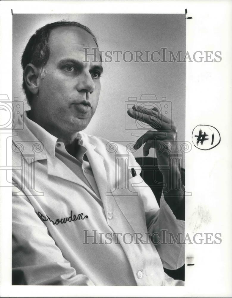 1991 Press Photo Dr Richard V Dowden Plastic Surgeon - cvp04467 - Historic Images