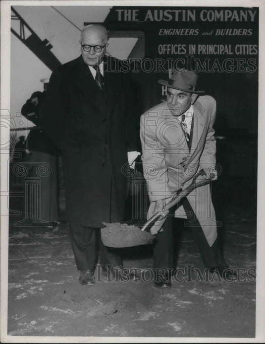 Press Photo Jim Hanrahan Groundbreaking Euclid 1st Shovel Euclid 30th - Historic Images