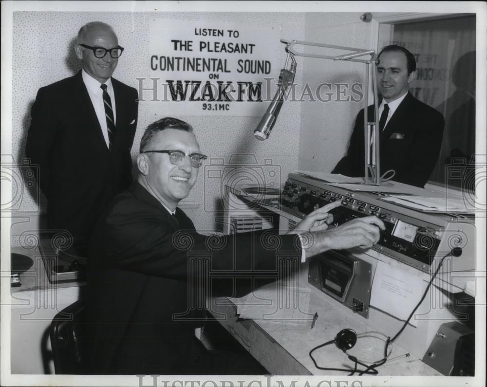 Press Photo Mayor Ralph S. Locher - cvp19047 - Historic Images