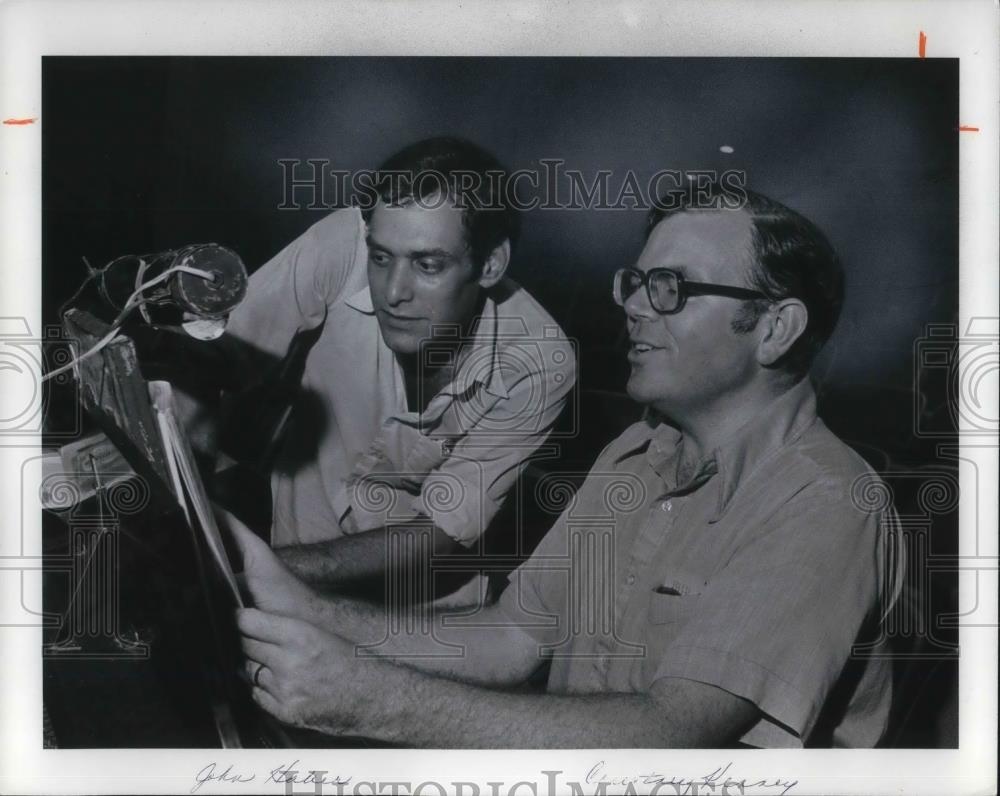 1977 Press Photo John Habgood and Courtney Kenny - cvp17842 - Historic Images