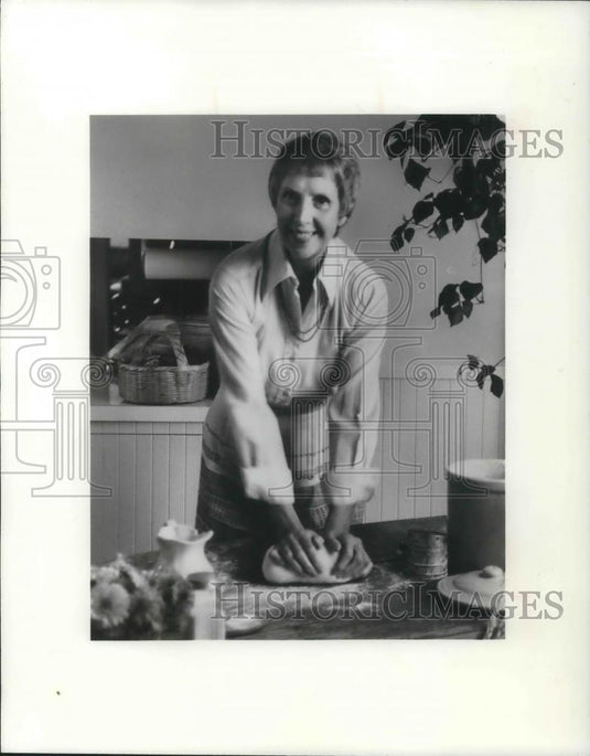 1976 Press Photo Catherine Clark Founder Brownberry Ovens Inc - cvp04535 - Historic Images