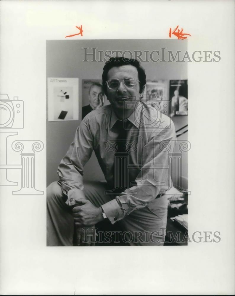 1977 Press Photo Milton Esterow, Editor of Artnews - cvp18131 - Historic Images