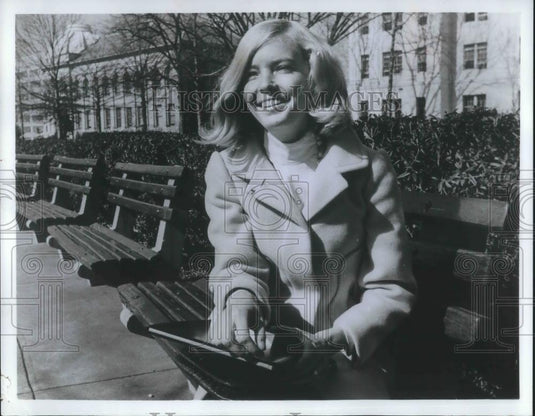 1969 Press Photo Mrs Cathy Douglas Wife Of Associate Justice Of Supreme Court - Historic Images