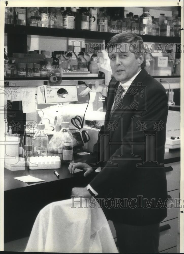 1991 Press Photo Stanley Crooke of ISIS Pharmaceuticals - cvp04709 - Historic Images