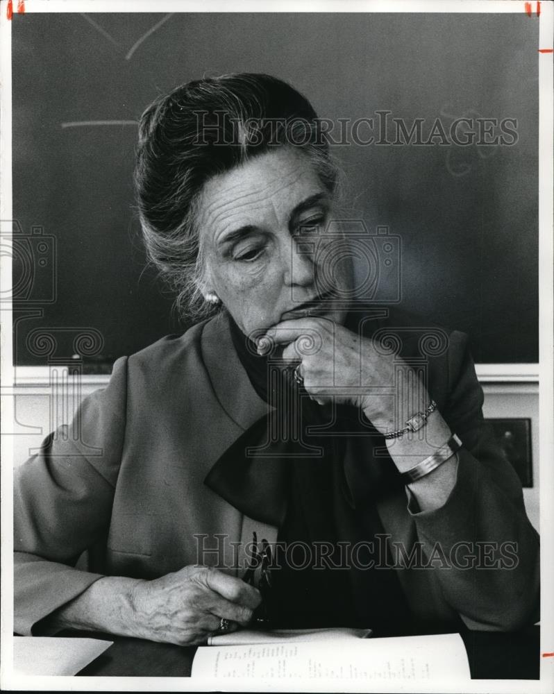 1977 Press Photo Dr. Ruth Huenemann - cva18259 - Historic Images