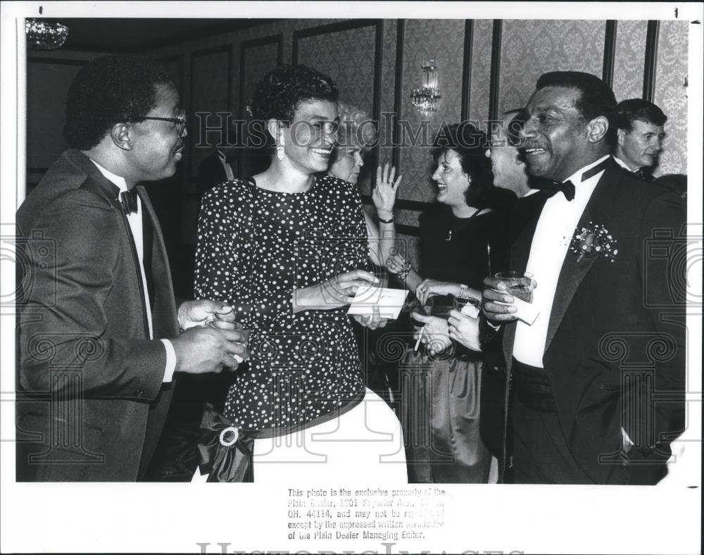 1988 Press Photo Terence Copland, Leslie Clarke &amp; Tracy Love at Benefit - Historic Images