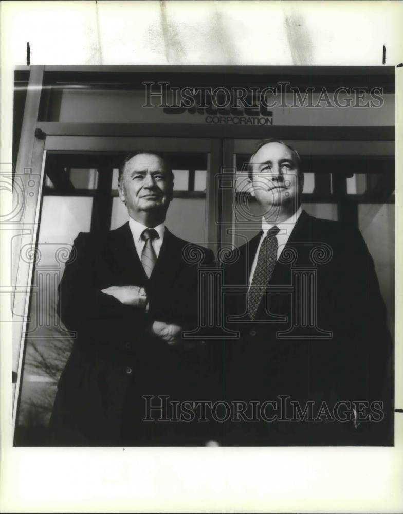 1986 Press Photo Weldon Case Chairman &amp; CEO &amp; Joe Ford President &amp; CEO - Historic Images