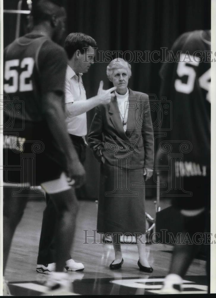 1991 Press Photo Sister Rose Ann Fleming &amp; Coach Pete GIllen - cvp12890 - Historic Images