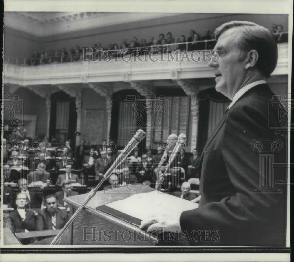 1971 Press Photo Gov JOhn J Gilligan State of The State Ohio Legislature - Historic Images