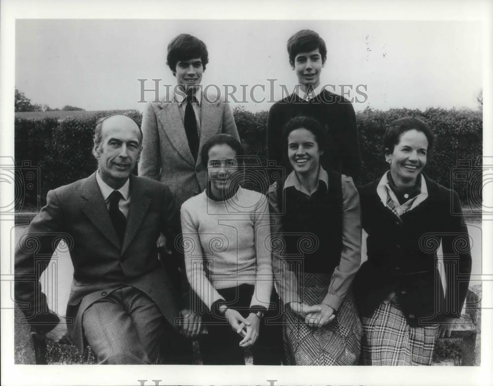 1976 Press Photo President French Republic Giscard d&#39;Estaing wife and Family - Historic Images