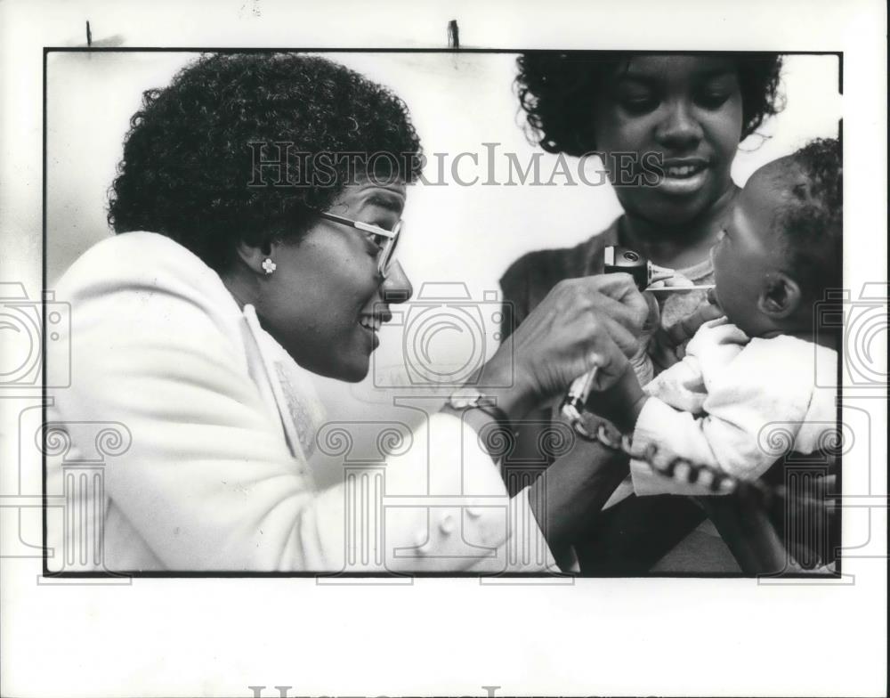 1982 Press Photo Dr Doris A Evans - cvp06541 - Historic Images