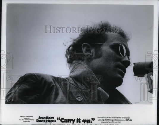 1971 Press Photo David Harris Activist in Carry It On Documentary with Joan Baez - Historic Images