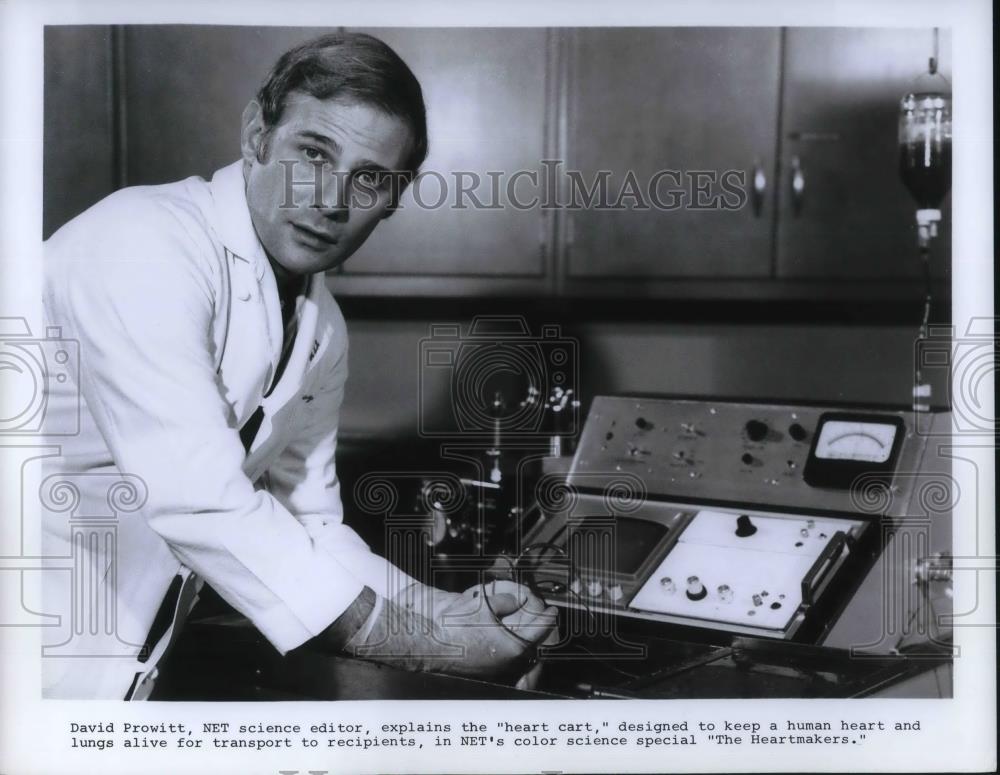 Press Photo Science Editor David Prowitt on The Heartmaker - cvp19234 - Historic Images