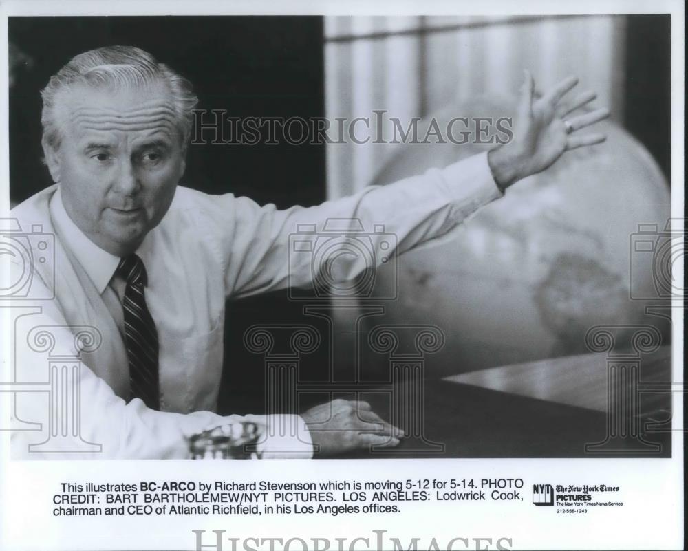 1989 Press Photo Lodwrick Cook Chairman and CEO Atlantic Richfield Los Angeles - Historic Images
