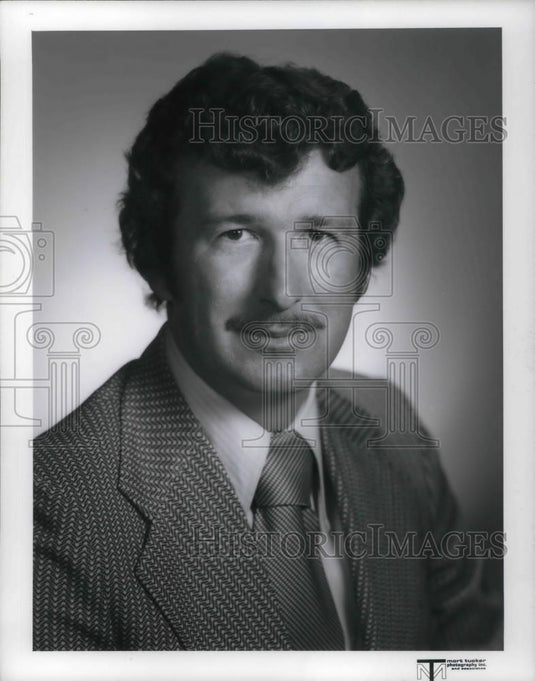1976 Press Photo Douglas J. Fairbairn International Freight Services Inc. - Historic Images