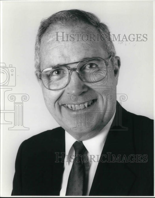 1960 Press Photo Derek S Harold VP Mill Services Luria Brothers Beachwood - Historic Images