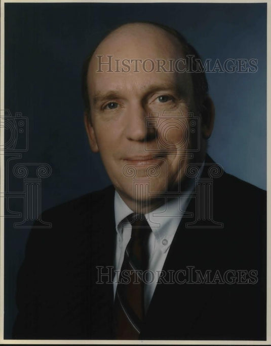 1994 Press Photo Gerald Gherlein Executive VP & Counsel Eaton Corporation - Historic Images
