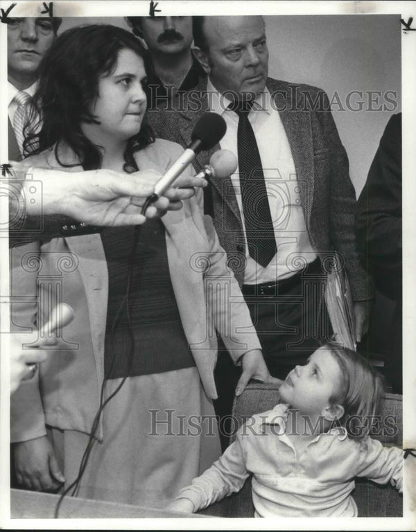 1982 Press Photo Denise Kay Gravely Kidnapping Victim Mother Patricia ...