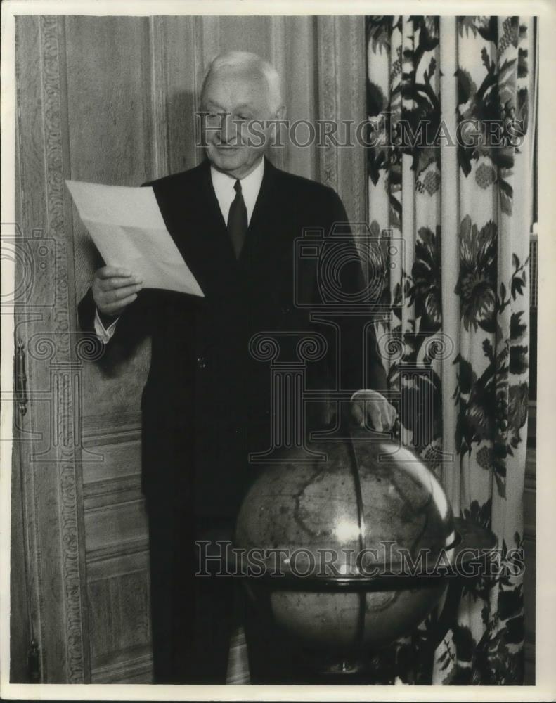 Press Photo Cyrus Eaton Industrialist with Letter From Soviet Premier - Historic Images