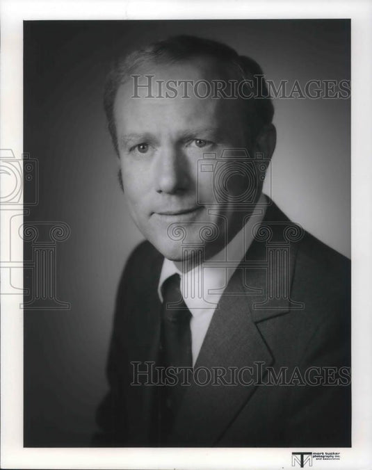 1976 Press Photo Wendell L. Gillund Vice President The Sherwin-Williams Co. Ohio - Historic Images