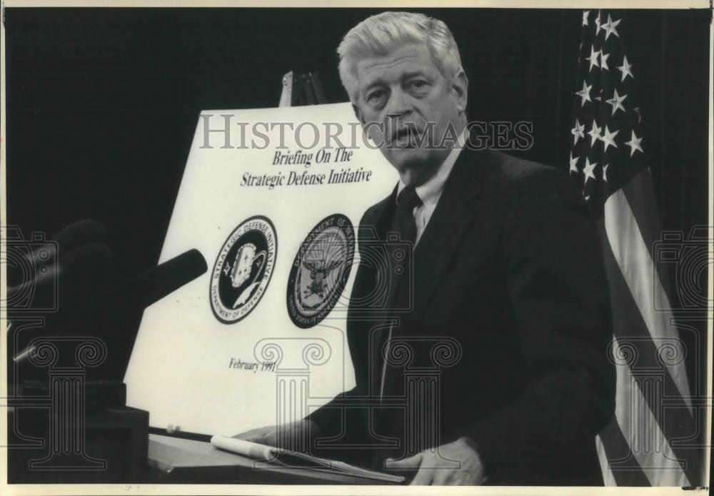 1991 Press Photo Henry Cooper Director of Strategic Defense Initiative - Historic Images