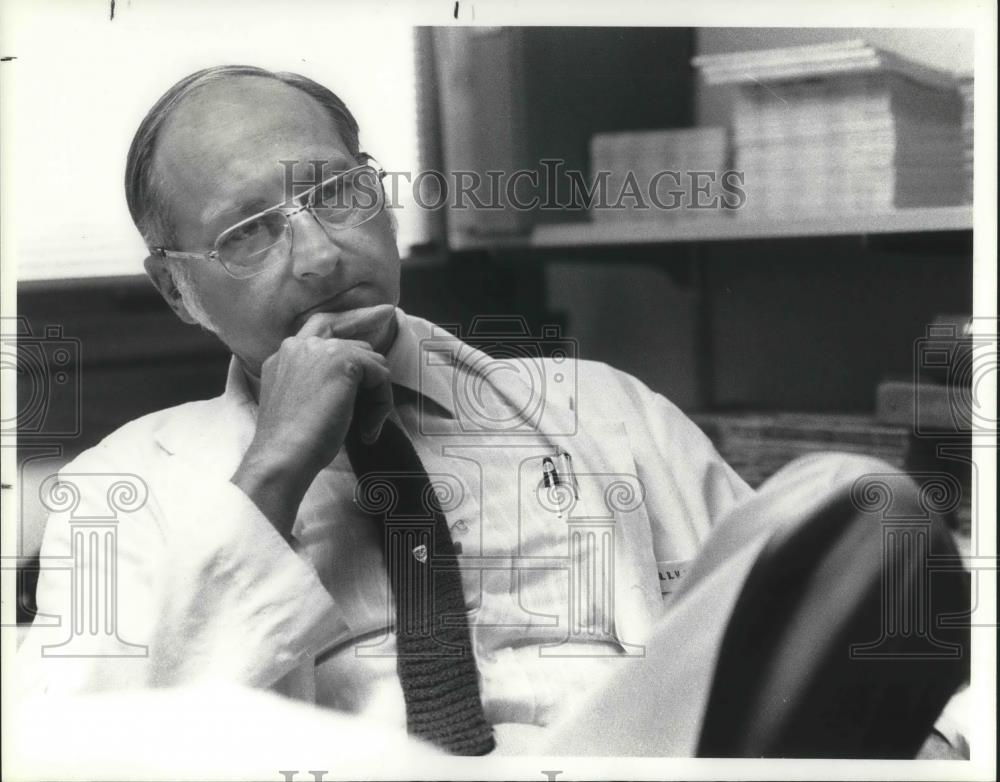 1984 Press Photo Dr. Robert Eiben Polio Pioneer Cleveland Metropolitan Hospital - Historic Images