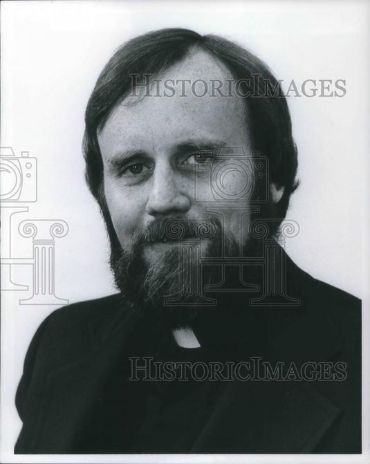 1977 Press Photo Father Frank J. Cody Headmaster St. Ignatius High - cvp06957 - Historic Images