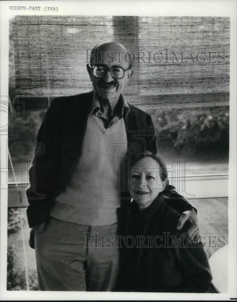 1981 Press Photo Howard Fast, Author &amp; Wife Bette, Sculptor - cvp11822 - Historic Images