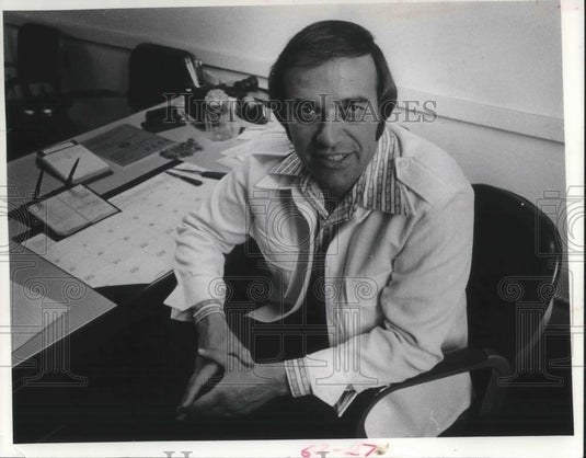 1976 Press Photo Warren Davis Asst Director Region 2 United Auto Workers - Historic Images