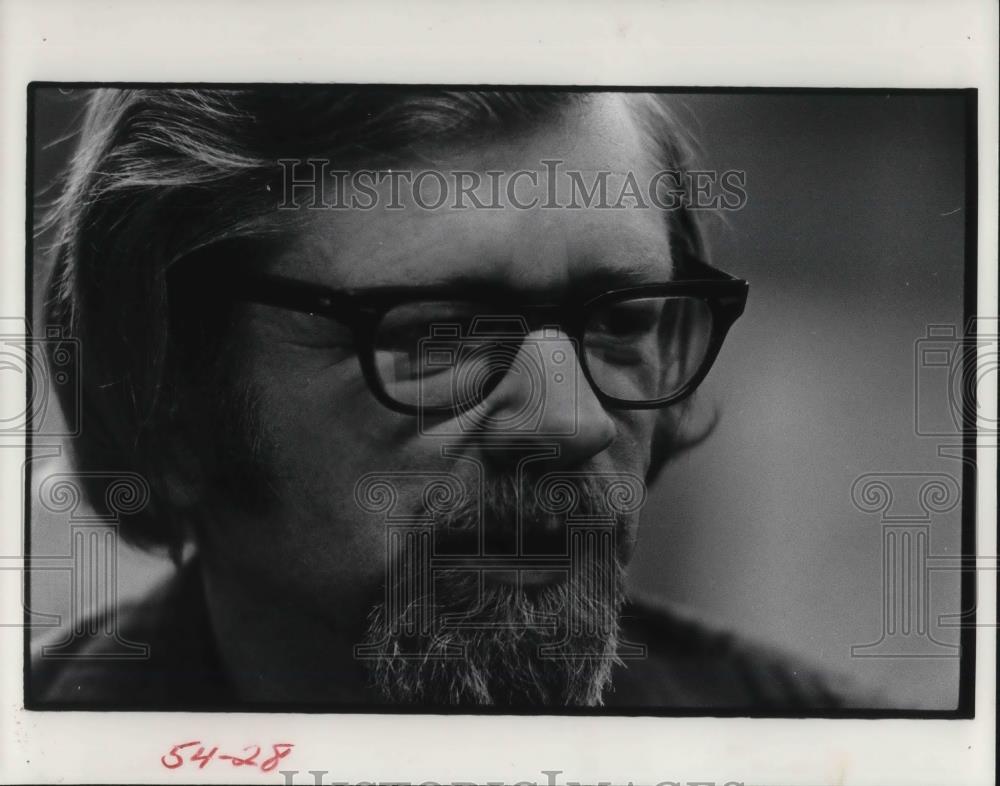 1976 Press Photo Dr. Robert A. Franklyn Hollywood Calif Plastic Surgeon - Historic Images