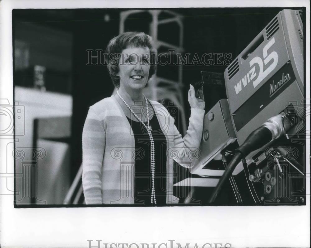 1976 Press Photo Betty Cope Founder WVIZ PBS Cleveland TV Station - cvp02748 - Historic Images