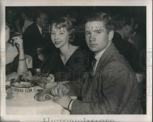 1953 Press Photo Samuel Eells Jr & Julie Hosgland - cvp06638 - Historic Images