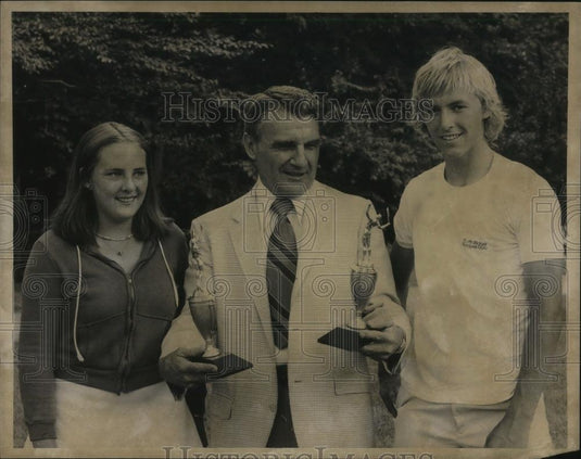 1975 Press Photo Dr. Bill Grice Thersr Sweeney and John Beck - cvp18390 - Historic Images
