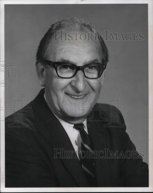 1972 Press Photo Mark Feder Retired Director of Performing Arts at Jewish Commun - Historic Images