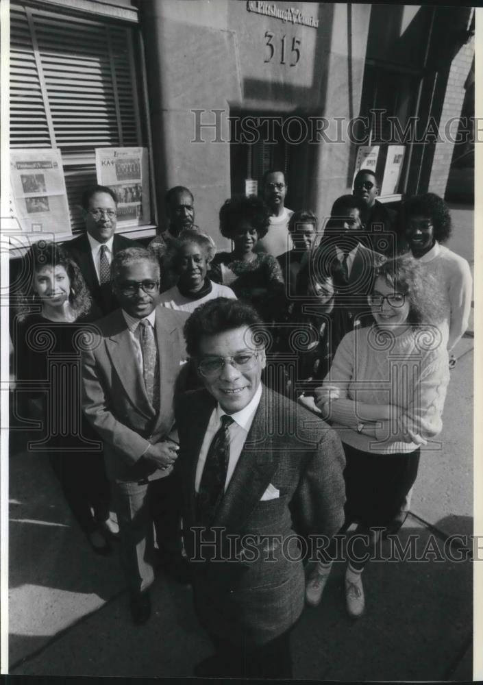 1991 Press Photo Rod Doss General Manager of Pittsburgh Courier &amp; Staff - Historic Images