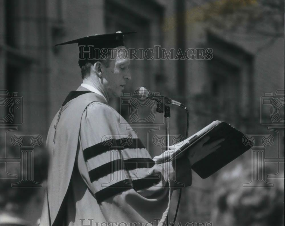 1995 Press Photo R. Stanton Hales, Academic Affairs College of Wooster - Historic Images