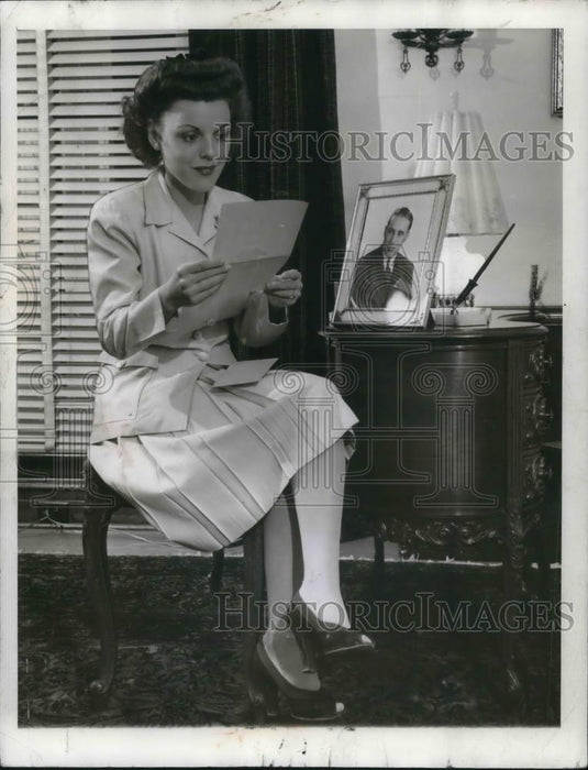 1942 Press Photo Miss Virginia Winther future bride of Robert Feller - cvp15427 - Historic Images