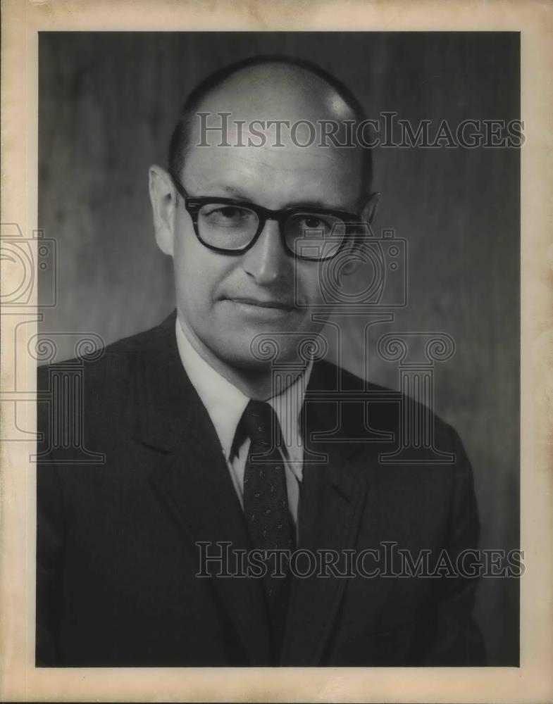 1971 Press Photo Donald Frederick Dohn M.D. Cleveland Clinic - cvp03888 - Historic Images