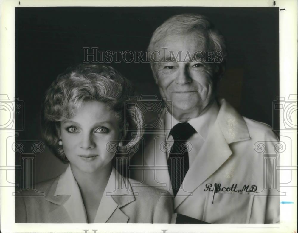 1988 Press Photo Margaret Davis and Dr. Robert S. Scott - cvp05015 - Historic Images
